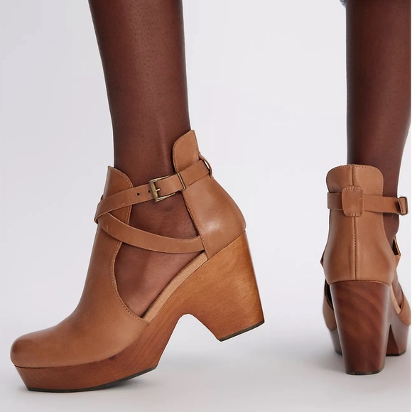 Free People Cedar Leather Buckle Platform Clogs
Tan New Without Box SZ 10 - Picture 4 of 14